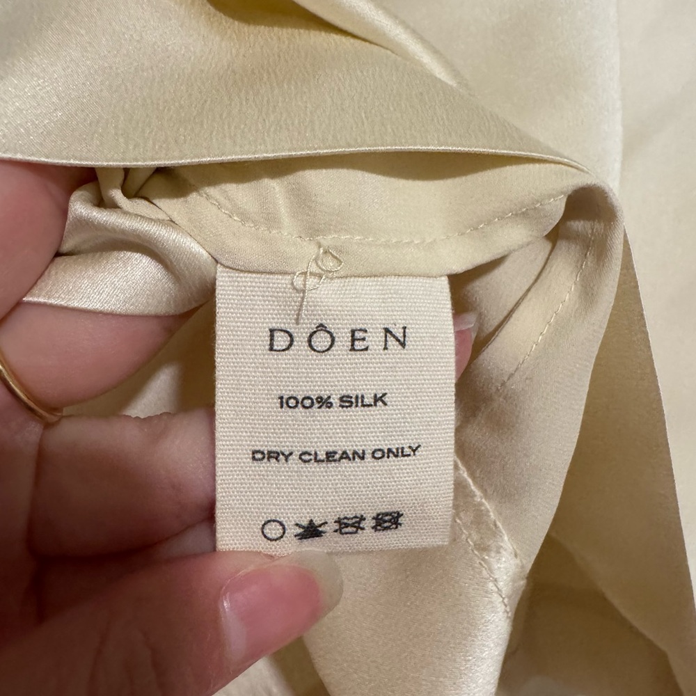 Doen Cream Ruffled Silk Button-Down Blouse - Picture 5 of 10